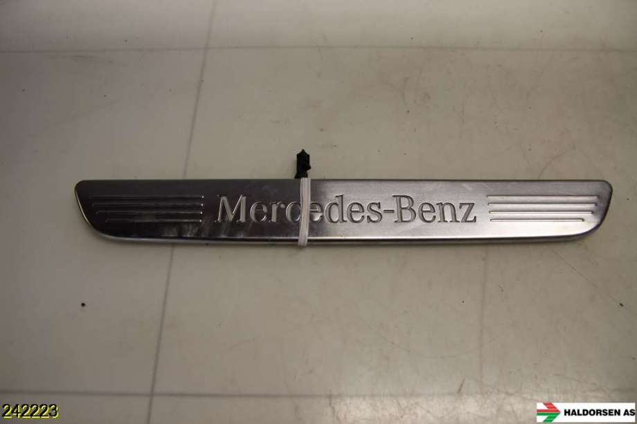 Lister til Mercedes C-Klasse 2014-2018 (Fase 1) (W205) (W205) (MERCEDES|A 205 680 69 03|)