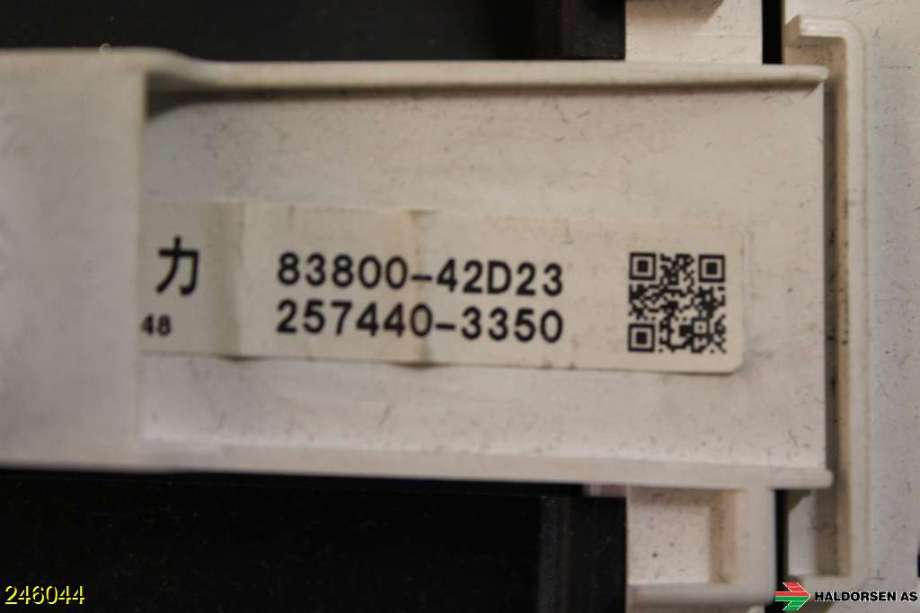 Instrumentpanel til Toyota RAV4 2006-2009 (Type III, Fase 1)  (TOYOTA|83800-42D23|)