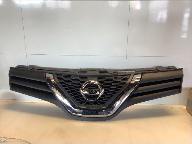Grill til Nissan NV250 2020-->> (NISSAN|6230000Q0D|)