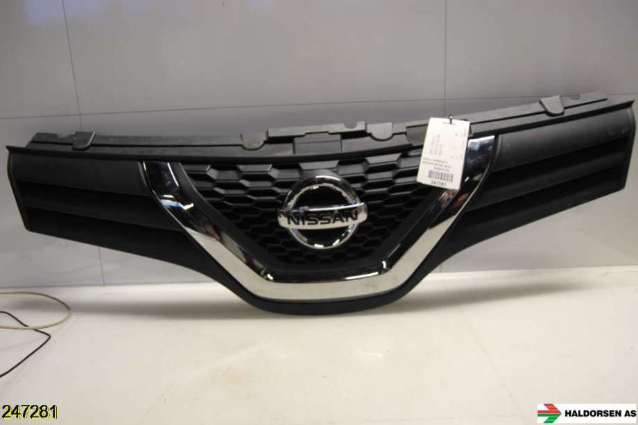 Grill til Nissan NV250 2020-->> (NISSAN|6230000Q0D|)