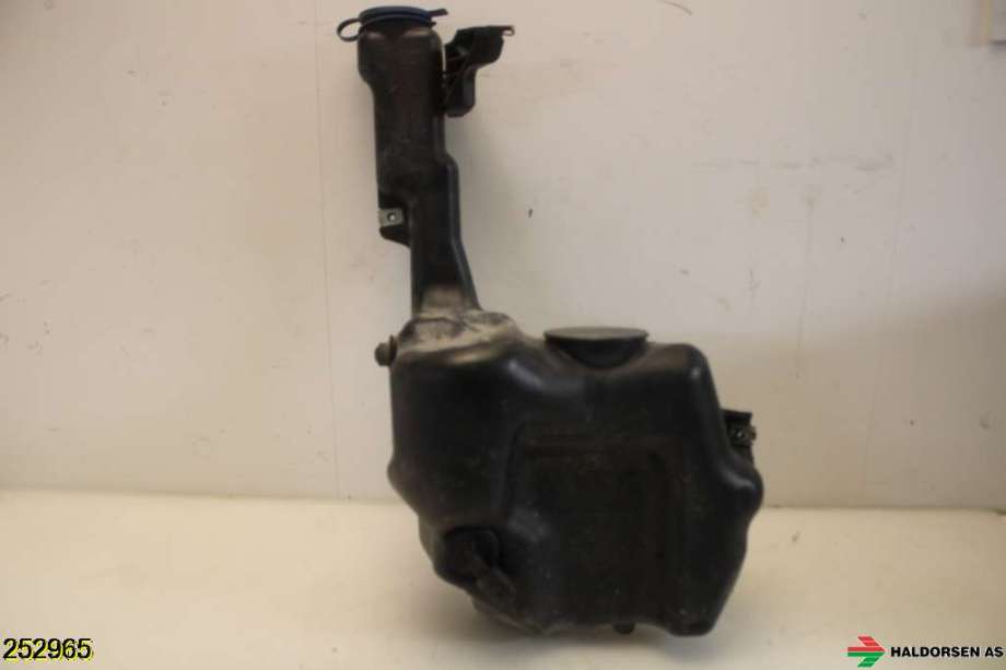 Spylertank til Mercedes C-Klasse 2007-2011 (Fase 1) (W204) (W204) (MERCEDES||A 204 860 07 60)