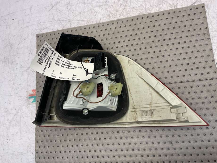 Baklykt venstre til BMW 5-Serie 2003-2010 (E60/E61) (E60/E61) (BMW|63 21 7 177 693|)