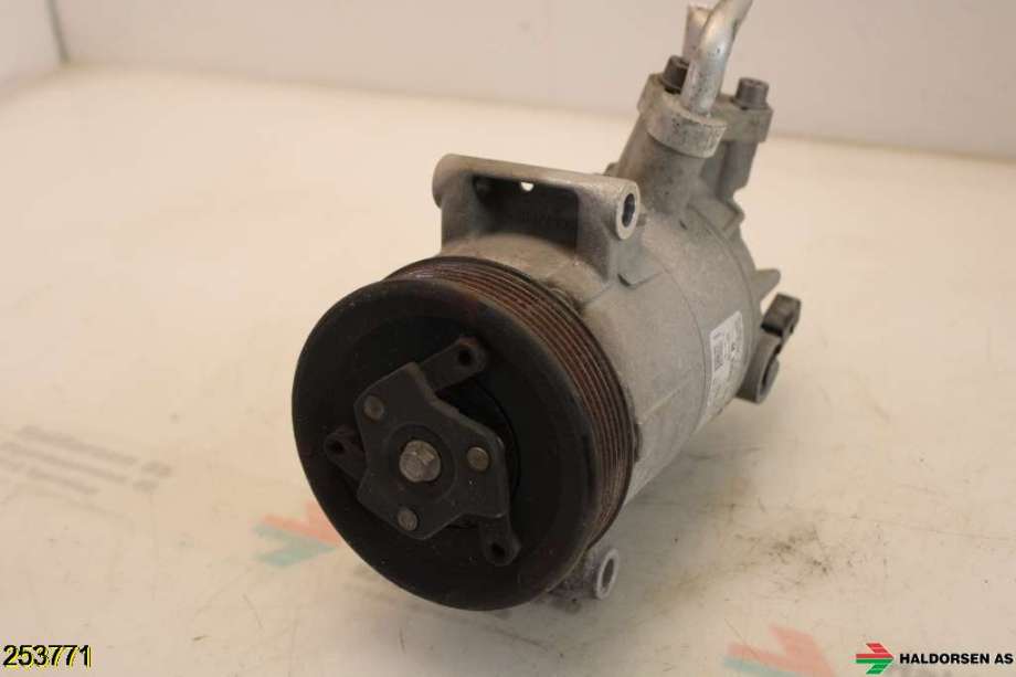 Aircondition kompressor til Škoda Octavia 2013-2016 (Type III, Fase 1)  (SKODA|5Q0 820 803 D|)