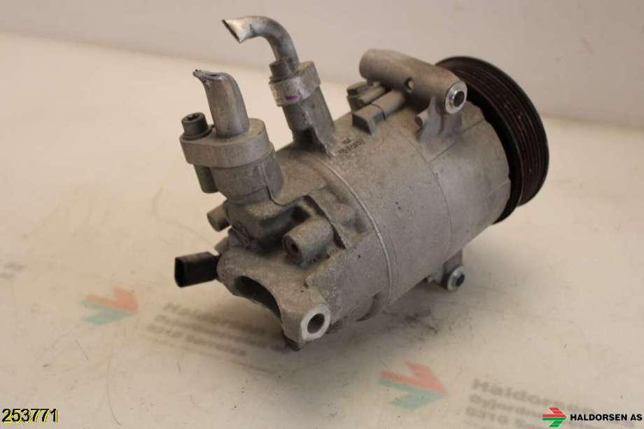 Aircondition kompressor til Škoda Octavia 2013-2016 (Type III, Fase 1)  (SKODA|5Q0 820 803 D|)