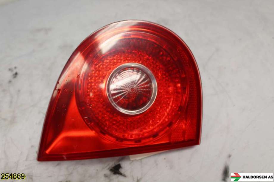 Baklykt venstre indre til VW Golf V, Combi 2003-2008  (VOLKSWAGEN|1K6 945 093 E|)