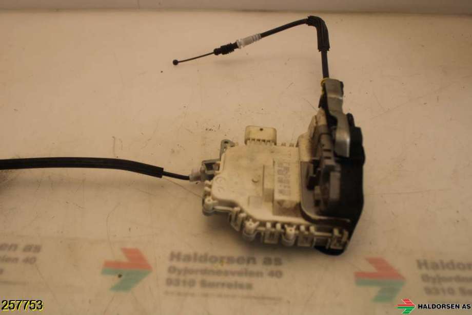 Låsekasse høyre til Audi A4 2007-2014 (Type IV) (B8) (B8) (AUDI|8K0 839 016 C|8K0 839 016 F|)