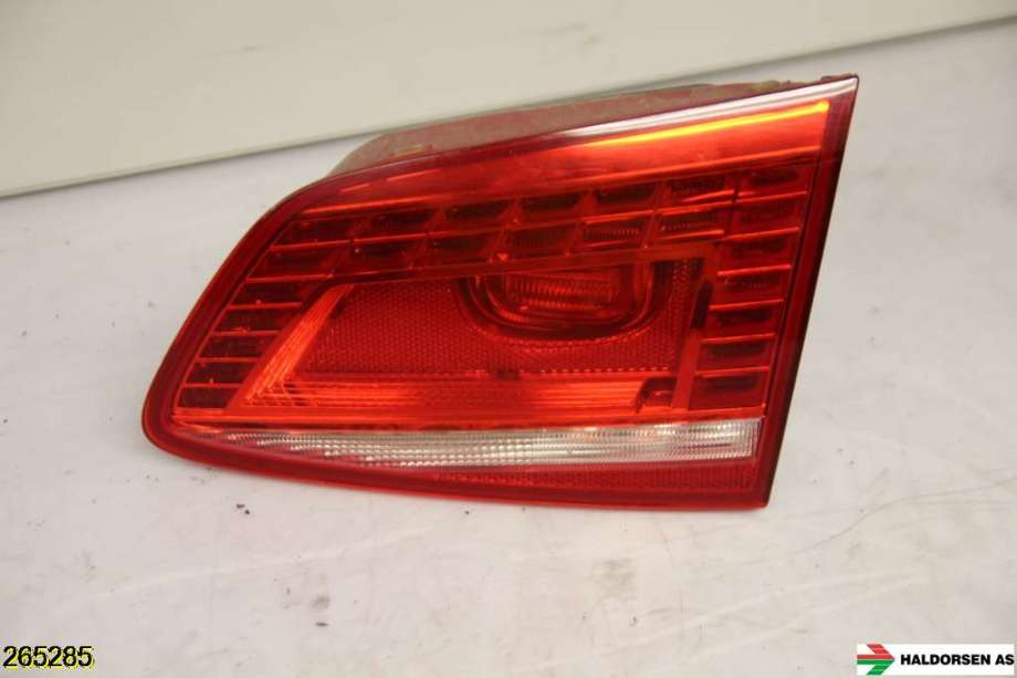 Baklykt høyre indre til VW Passat 2011-2015 (B7) (B7) (VOLKSWAGEN|3AF 945 308 E|)