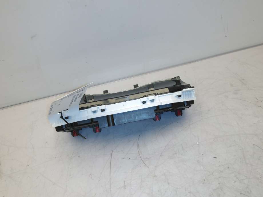 Instrumentpanel til Toyota Yaris Cross (SUV) 2021-->>  (TOYOTA|83800F5B60|)