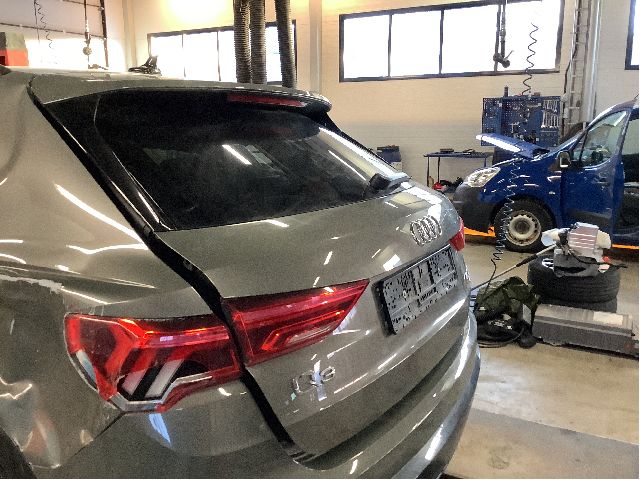 Bakluke til Audi Q3 2019-->> (Type II) (AUDI|83A 827 025 A|)