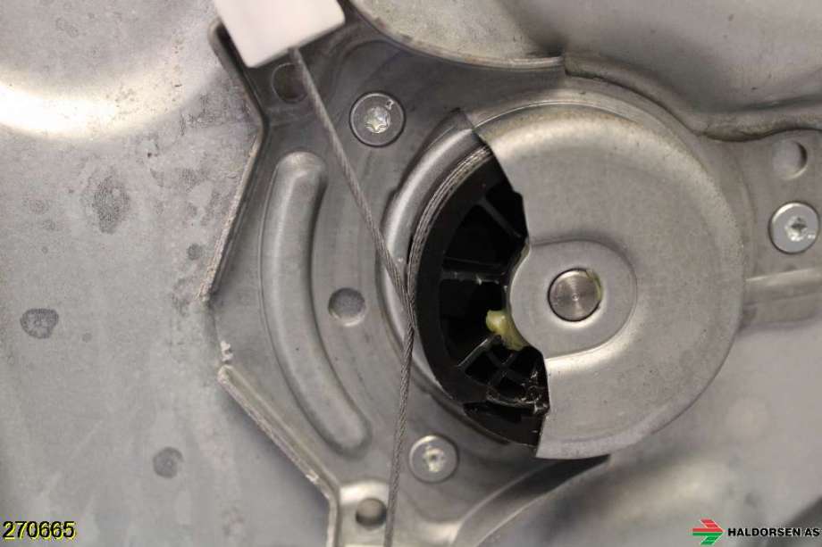 Ruteheis høyre til Nissan Qashqai 2010-2014 (Type I, Fase 2)  (NISSAN|80770JD00A|)