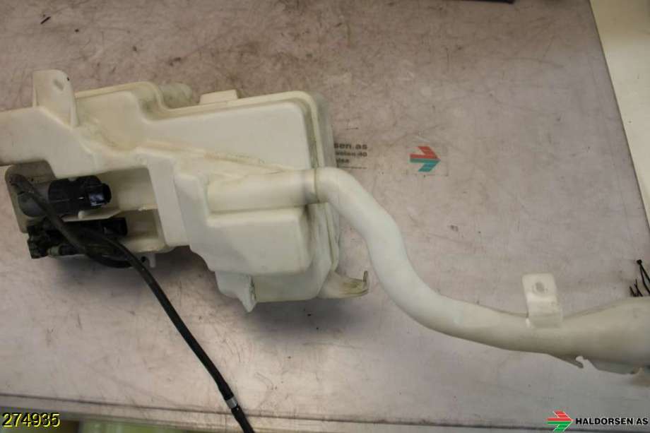 Spylertank til Volvo XC40 2018-2024  (VOLVO|32274693|)