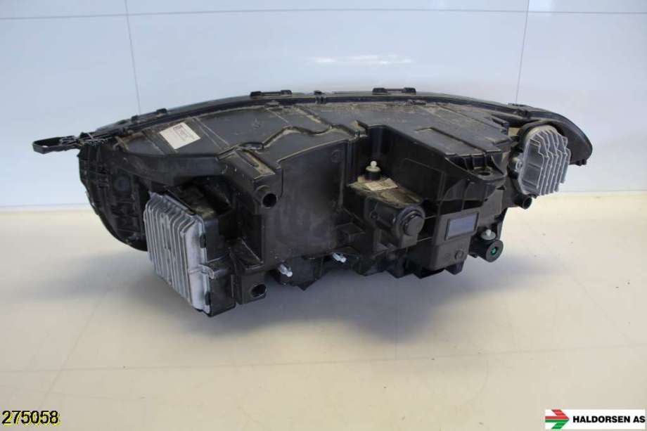 Frontlykt venstre halogen til Volvo XC90 2015-2025 (Type II)  (VOLVO|31655715|)