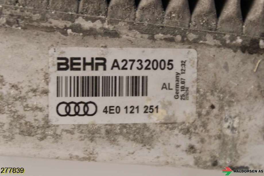 Radiator (automat gir) til Audi A8 2003-2010 (Type II) (AUDI|4E0 121 251|)