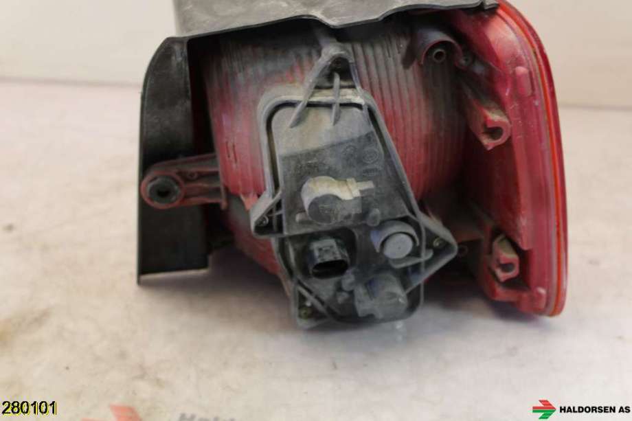 Baklykt venstre til VW Touran 2010-2015 (Type I, Fase 3)  (VOLKSWAGEN|1T0 945 095 R|)