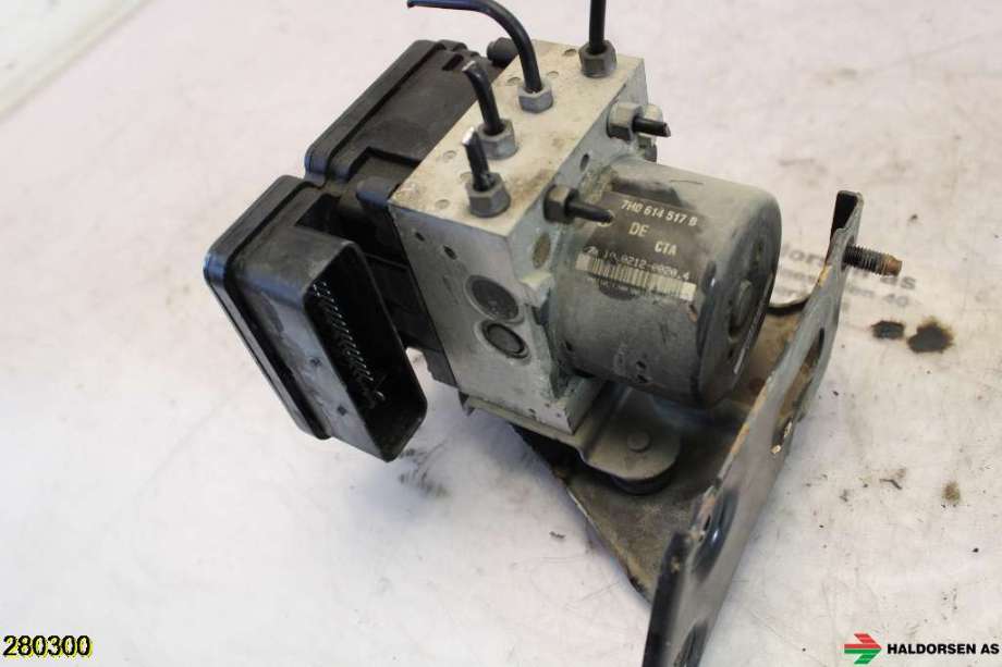 ABS sentral til VW Transporter / Caravelle 2003-2009 (Fase 1) (T5) (T5) (VOLKSWAGEN|7H0 614 517 B|)