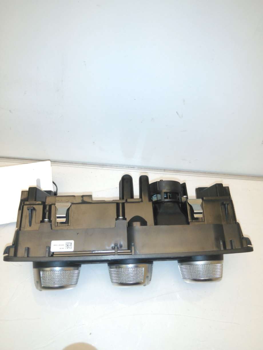 Varmeapparat betjening til Audi A1 2010-2014 (Type I, Fase 1)  (AUDI|8X0 820 043 B|)