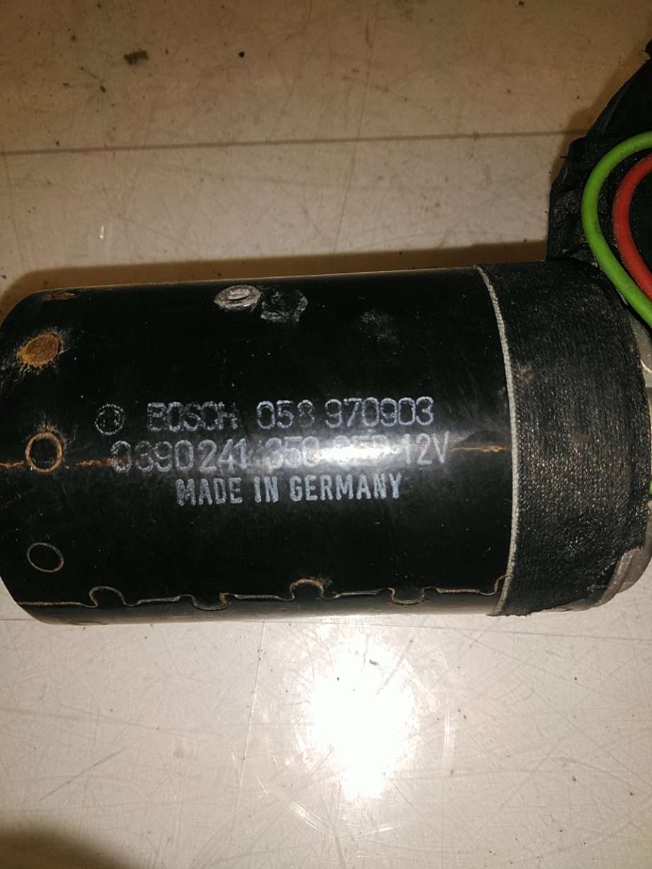 Viskermotor frontrute til Porsche 911 1998-2005 (996) (996) (PORSCHE|997 624 105 01|)