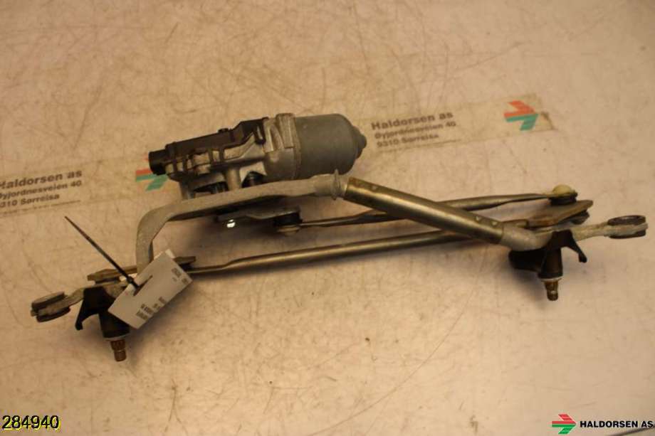 Viskermotor frontrute til Toyota Urban Cruiser 2009-2014  (TOYOTA|8511052550|)