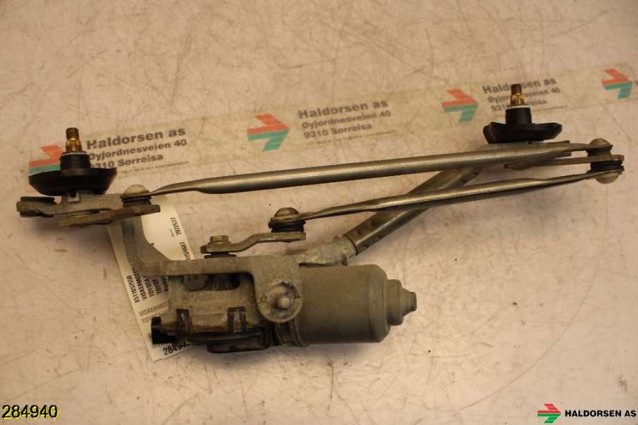 Viskermotor frontrute til Toyota Urban Cruiser 2009-2014  (TOYOTA|8511052550|)