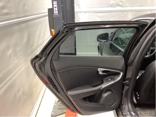 Dør venstre bak til Volvo V40 2012-2019  (VOLVO|32321999|)