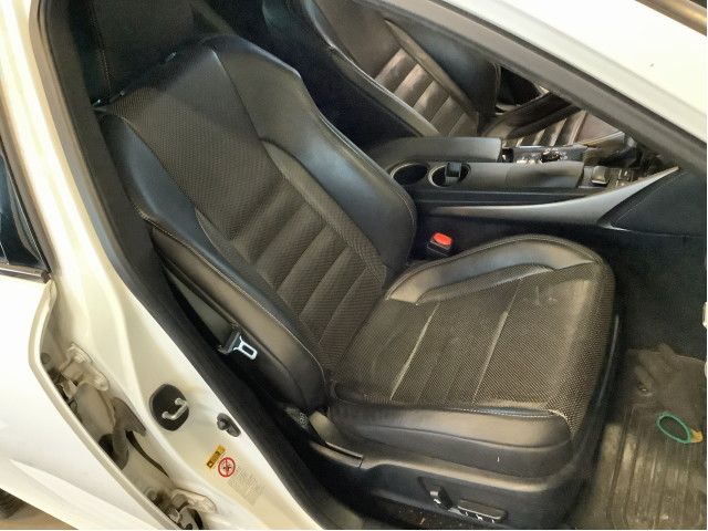 Sete foran høyre til Lexus IS, 2013-2020 (Type III) (XE30) (XE30) (LEXUS|)