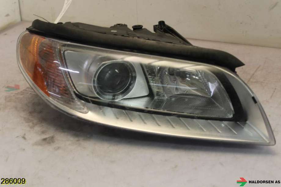 Frontlykt høyre halogen til Volvo XC70 2008-2013 (Type II, Fase 1)  (VOLVO|31214416|)