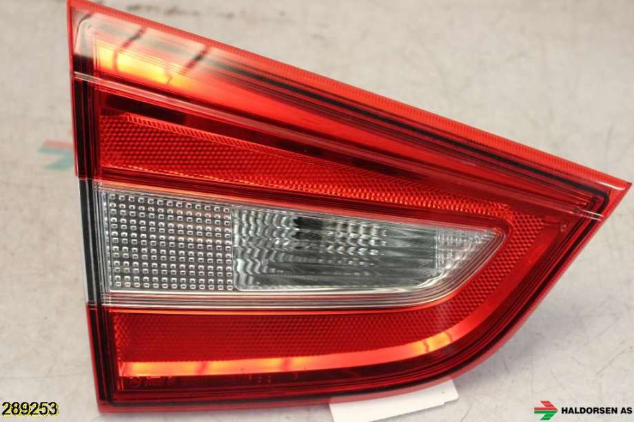 Baklykt venstre indre til Suzuki SX4 S-CROSS 2013-->> (Type II)  (SUZUKI|36274-64R00|)