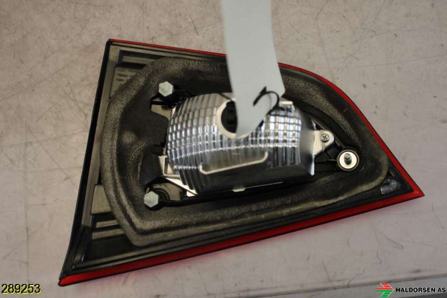 Baklykt venstre indre til Suzuki SX4 S-CROSS 2013-->> (Type II)  (SUZUKI|36274-64R00|)