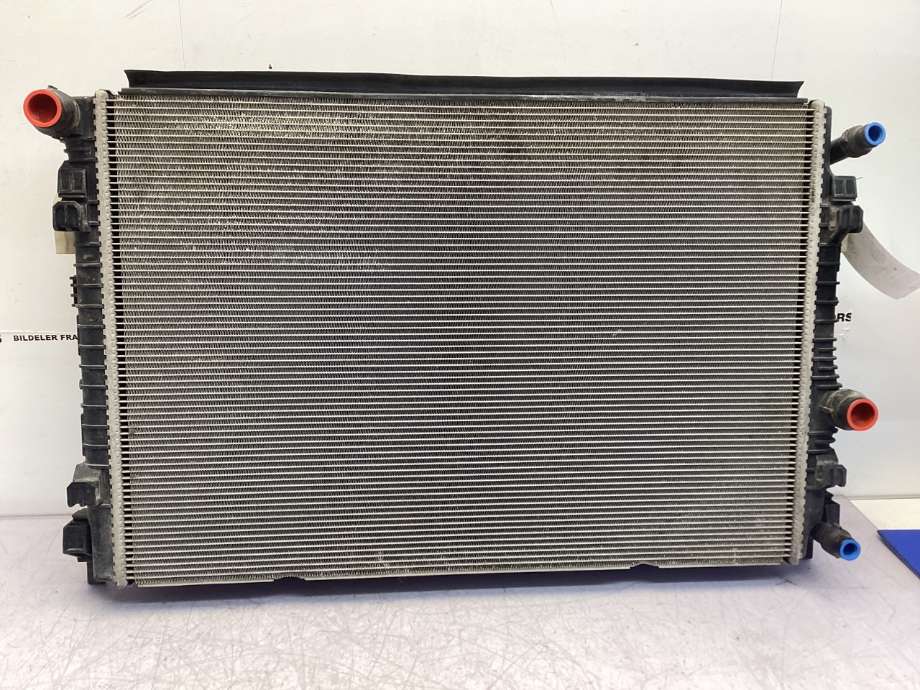 Radiator (automat gir) til VW Passat 2015-2019 (Fase 1) (B8) (B8) (VOLKSWAGEN|)