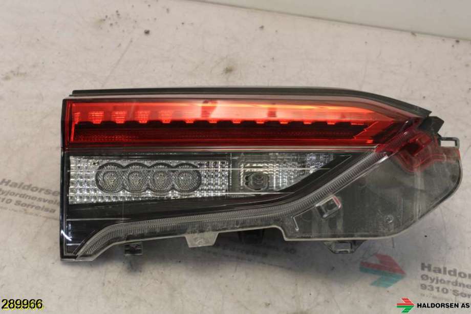 Baklykt venstre indre til Suzuki Across 2020-->>  (SUZUKI Across XA5P(S)(EU,M)|T8159-14206-200|)