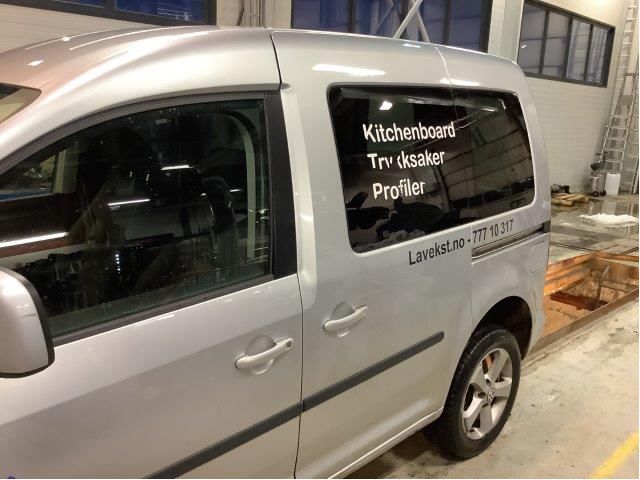 Dør venstre skyvedør til VW Caddy, 2010-2015 (Type III, Fase 2)  (VOLKSWAGEN|2K5 843 107 C)