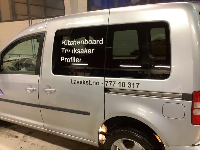 Dør venstre skyvedør til VW Caddy 2010-2015 (Type III, Fase 2)  (VOLKSWAGEN|2K5 843 107 C|)