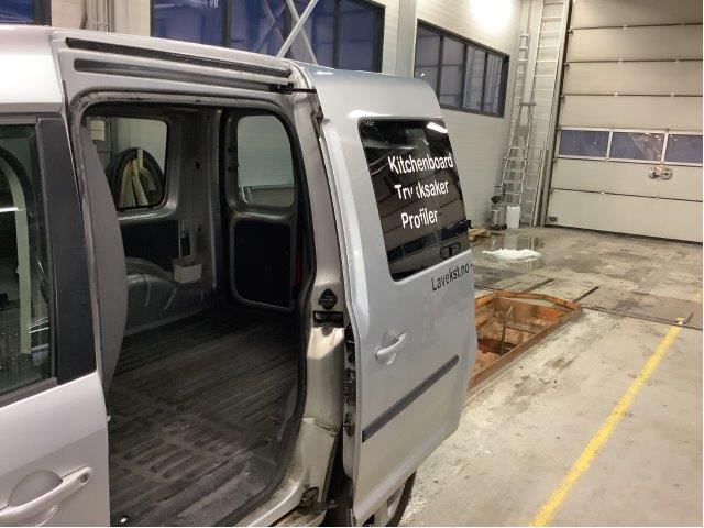 Dør venstre skyvedør til VW Caddy 2010-2015 (Type III, Fase 2)  (VOLKSWAGEN|2K5 843 107 C|)