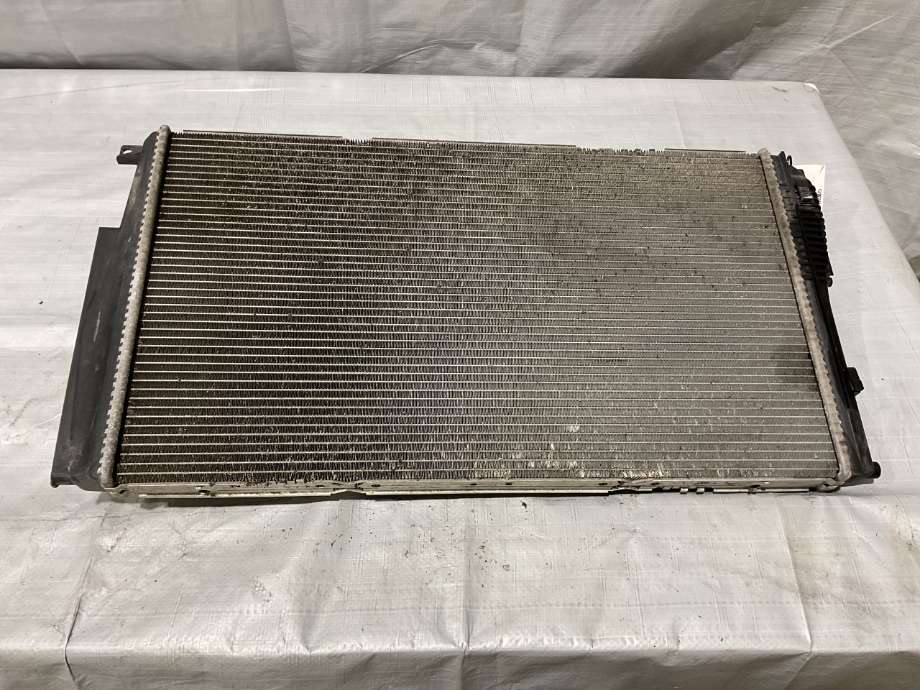 Radiator (manuell gir) til BMW 1-Serie 2015-2019 (Fase 2) (F20/F21) (F20/F21) (BMW|17 11 8 678 027|)