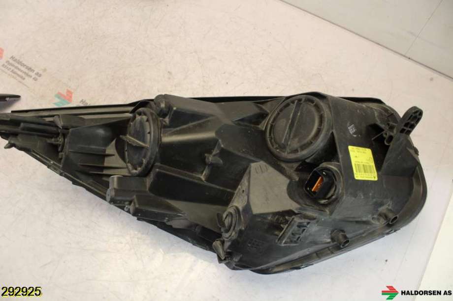 Frontlykt venstre halogen til Kia Venga 2010-2017  (KIA|92101-1P000|)