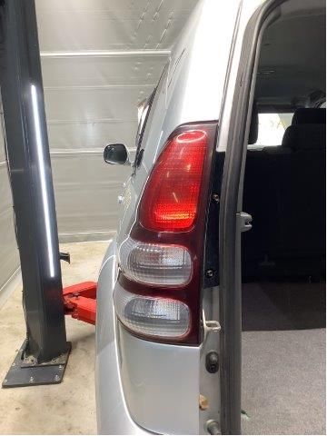Baklykt venstre til Toyota Land Cruiser 120 2002-2009 (TOYOTA|8156160620|)