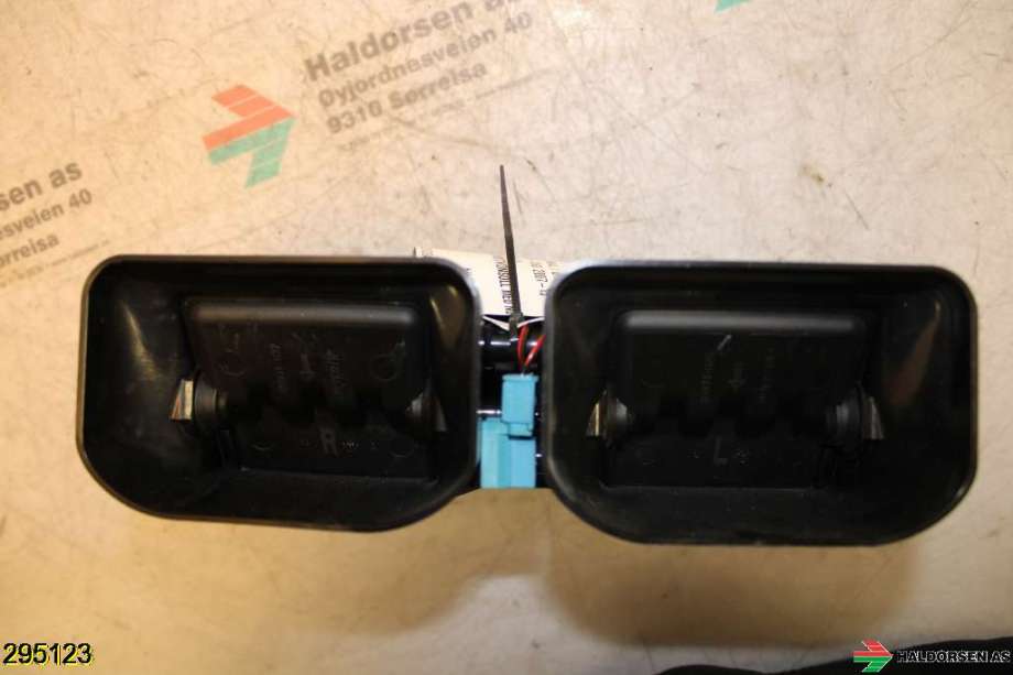 Dashbord friskluftdyse til Mercedes C-Klasse 2007-2011 (Fase 1) (W204) (W204) (MERCEDES|A 204 830 40 54  911|)