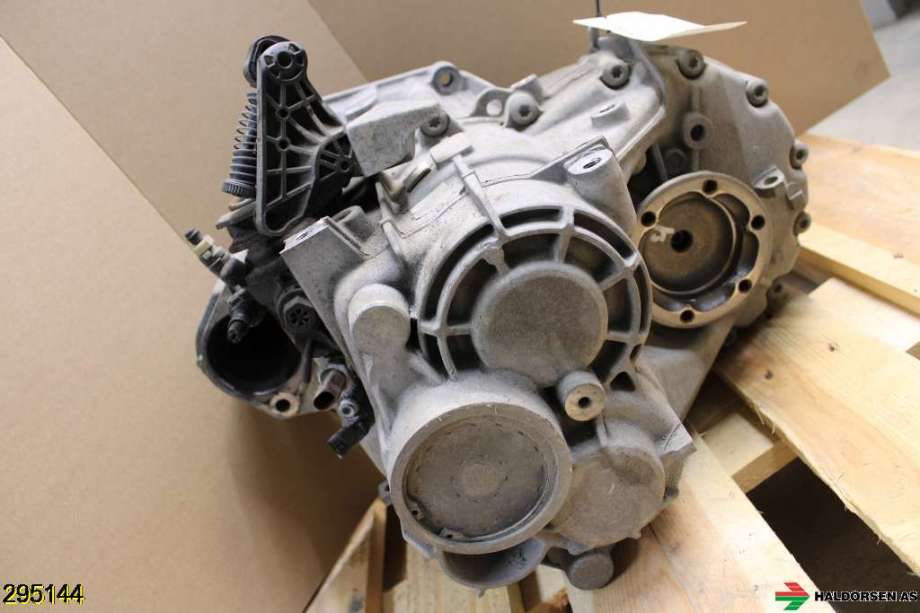 Girkasse manuell 6-trinn til VW Caddy 2015-2020 (Type III, Fase 3)  (VOLKSWAGEN|02Q 300 048 M|)