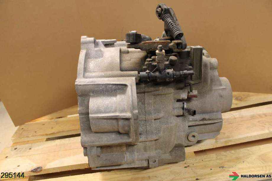 Girkasse manuell 6-trinn til VW Caddy 2015-2020 (Type III, Fase 3)  (VOLKSWAGEN|02Q 300 048 M|)