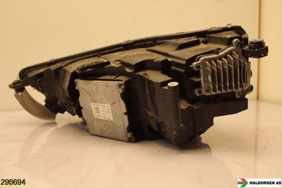 Frontlykt høyre halogen til Audi Q5 2017-->> (Type II) (AUDI|80A 941 774|)
