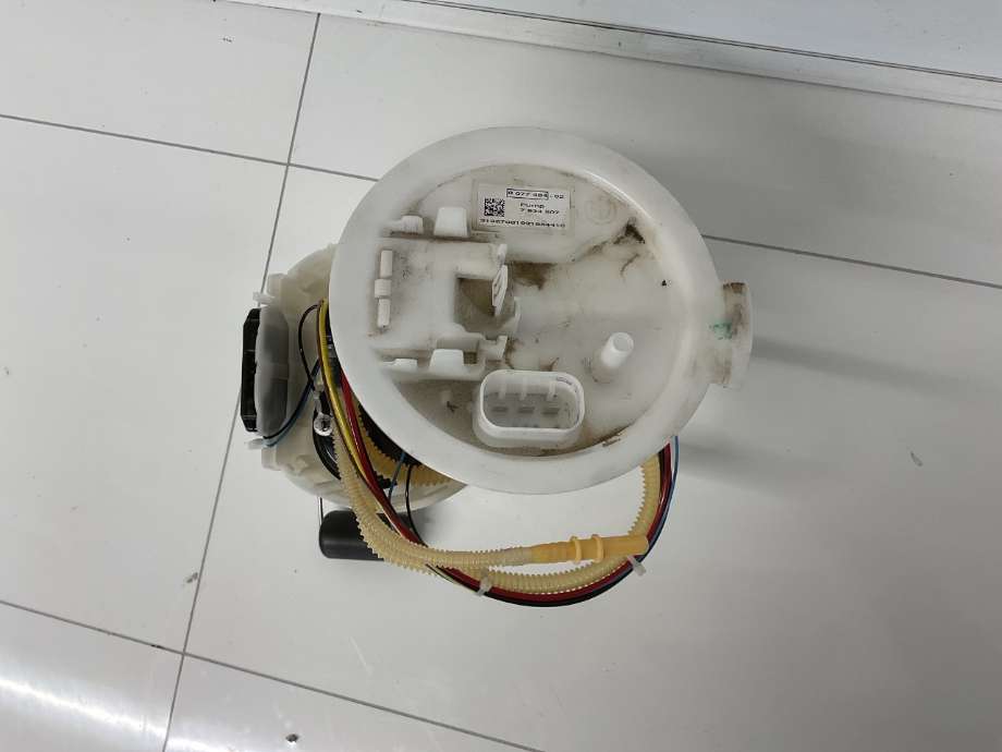 Bensinpumpe elektrisk til BMW 3-Serie 2018-->> (G20) (G20) (BMW|16 11 8 077 484|)