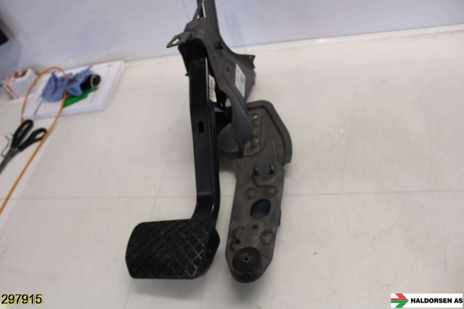 Pedal gass/brems/clutch til VW Transporter / Caravelle, 2019-->> (T6.1) (T6.1) (VOLKSWAGEN|7H1 723 143)