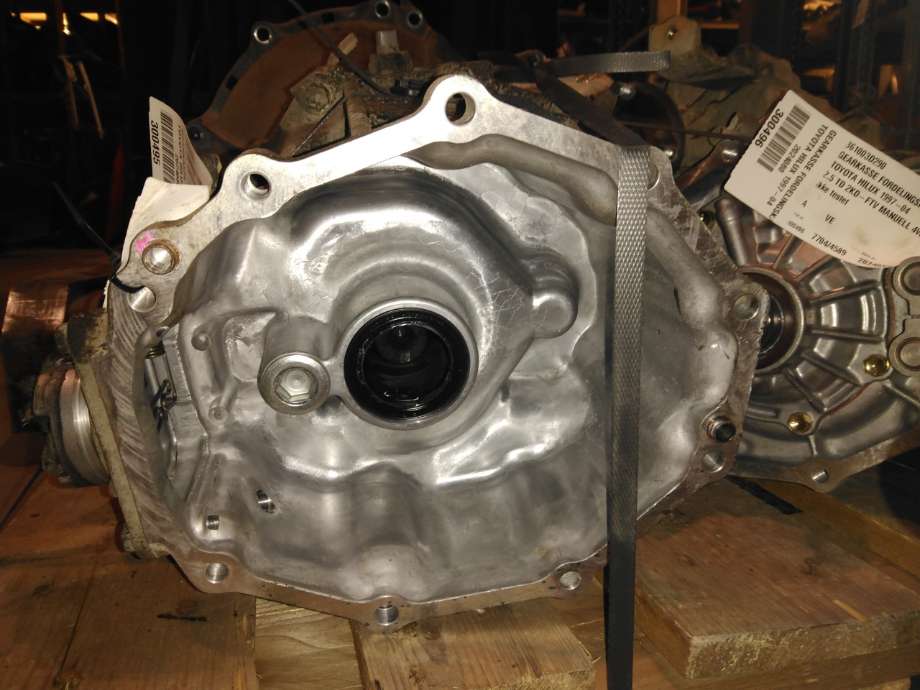 Girkasse manuell til Toyota Hilux 2002-2005  (TOYOTA|330303G120|)