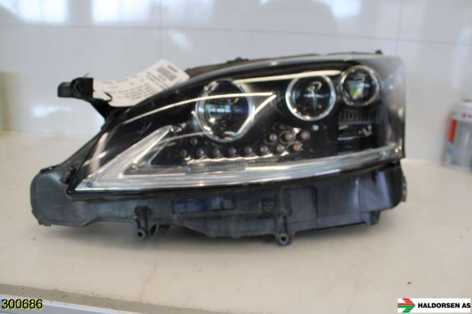 Frontlykt venstre halogen til Lexus LS 2006-2017 (Type IV) (XF40) (XF40) (LEXUS|8116050A10|)