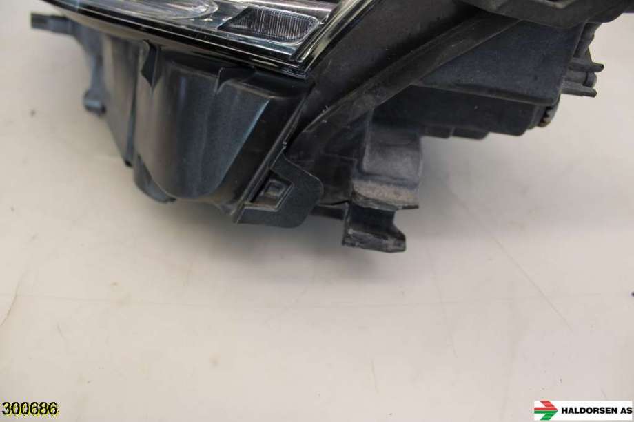 Frontlykt venstre halogen til Lexus LS 2006-2017 (Type IV) (XF40) (XF40) (LEXUS|8116050A10|)