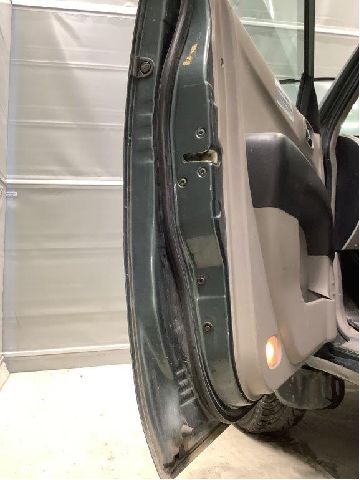 Dør venstre foran til Mitsubishi L200 2006-2015 (Type IV)  (MITSUBISHI|5700A179|)