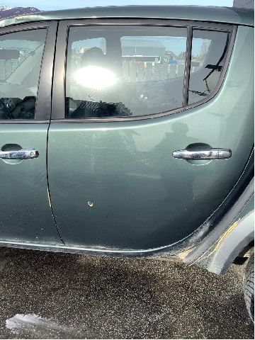 Dør venstre bak til Mitsubishi L200 2006-2015 (Type IV)  (MITSUBISHI|5730A203|)