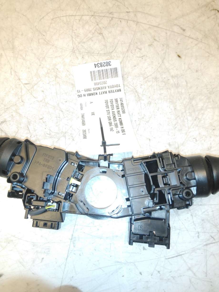 Bryter combi til Toyota Avensis 2009-2015 (Type III, Fase 1)  (TOYOTA|8414005200|)