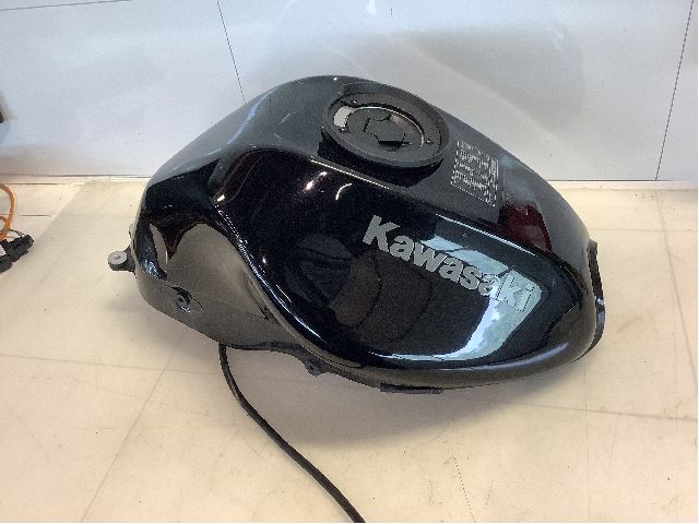 Bensintank til MC Kawasaki Øvrige, 0-->>  (KAWASAKI ER 6 N|51084513817K)