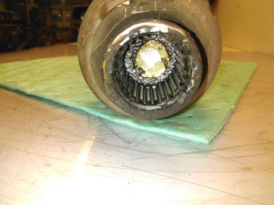 Drivaksel høyre foran til VW Transporter / Caravelle 2009-2015 (Fase 2) (T5) (T5) (VOLKSWAGEN|7E0 501 818 A|)